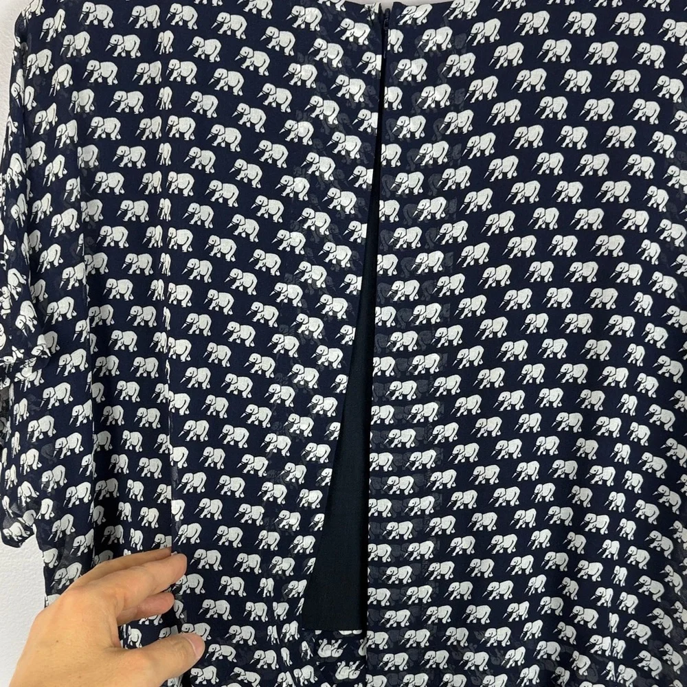 CAbi Parade Chic Blue White Elephant Print V-Neck Cap Sleeves Medium Blouse - Picture 11 of 12